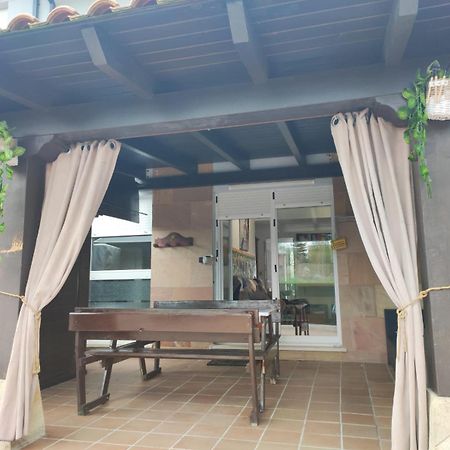 Chalet Bajo Con Jardin, Patio, Cenador Y Barbacoa. Viveda Εξωτερικό φωτογραφία
